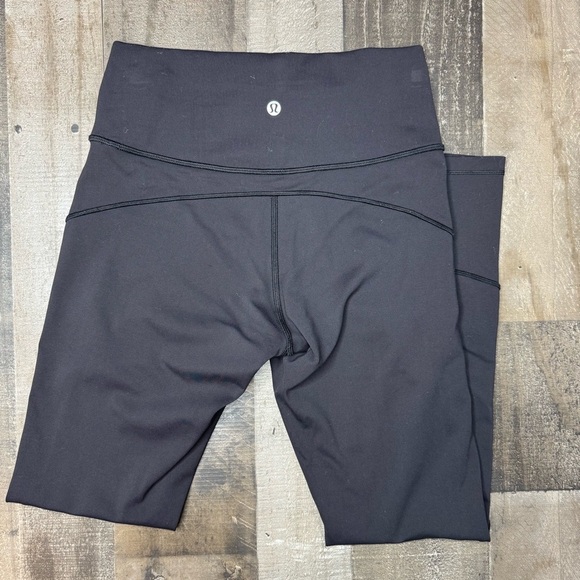 Lululemon Everlux In Movement Tight 25” size 6 - Picture 11 of 12